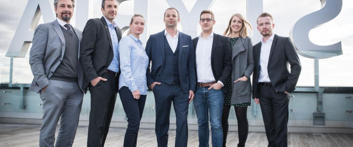 v.l.: Andreas Janzek, Harald Käfer, Barbara Loidolt-Dolezel, Oliver Bergauer, Jakob Logar, Martina Moick und Pierre Bechler. © Hannes Repelnig Neue Werbemarkt-Chefs bei der "Kleinen"