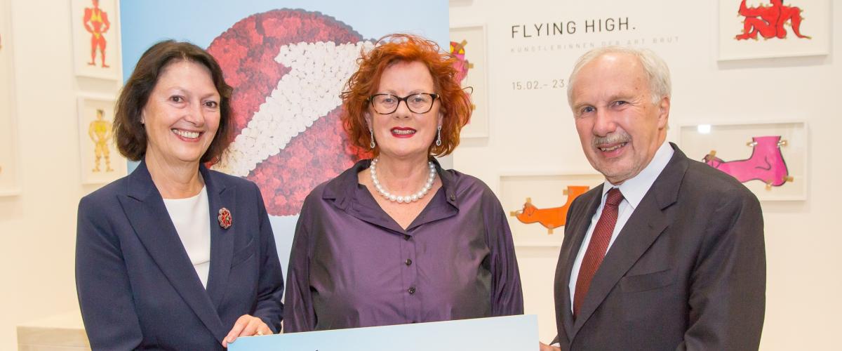 Doris Tomanek(UniCredit Bank Austria), Andrea Hodoschek und Ewald Nowotny, Gouverneur der OeNB