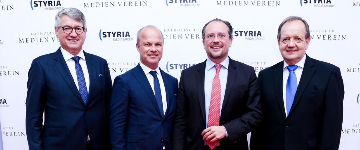 Styria-Vorstand Kurt Kribitz, Vorstandsvorsitzender Markus Mair, Außenminister Alexander Schallenberg und Othmar Ederer, Obmann des Katholischen Medienvereins. © Stefan Pajman/ballguide Styria-Vorstand Kurt Kribitz, Vorstandsvorsitzender Markus Mair, Außenminister Alexander Schallenberg und Othmar Ederer, Obmann des Katholischen Medienvereins.