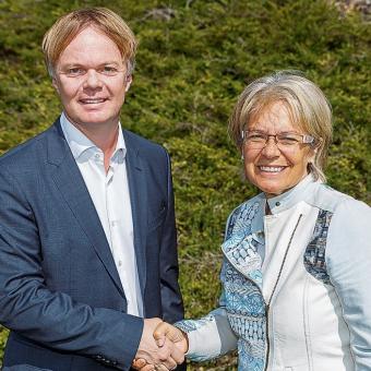 Michael Duscher und Tourismus-Landesrätin Petra Bohuslav 