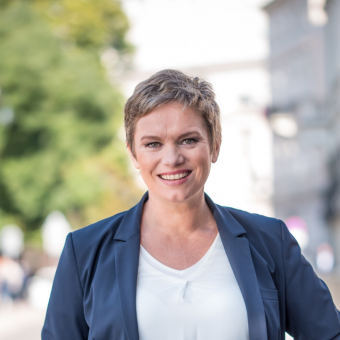 Corinna Milborn wird Autorin für die Wochenzeitung „Die Zeit“ in Österreich
