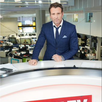 Volker Piesczek moderiert News-Show auf oe24.TV