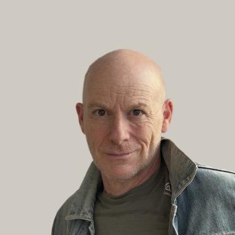 Tom Rottenberg gestaltet Begegnungszone Caritas